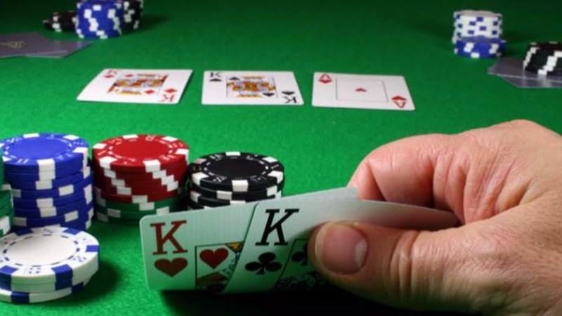 How to Play Ultimate Texas Hold'em Poker